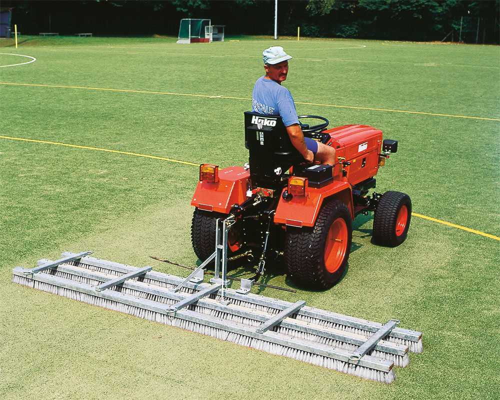 Brush-Starmaster Three-Point Suspension  for Synthetic Turf with Sand Infill